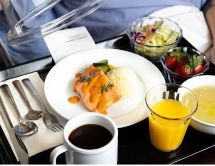 Making hospital food healing (and delicious). Vancouver hospital brought in a top chef to overhaul the meals one patient described as “anonymous mush.” Q+A w/ <a href="/nedbell/">Ned Bell</a> <a href="/annielalande13/">Annie Lalande</a> by <a href="/mattgallowaycbc/">Matt Galloway</a> (scroll to 47 minutes) cbc.ca/listen/live-ra… via @cbcnews <a href="/NourishLead/">Nourish</a>