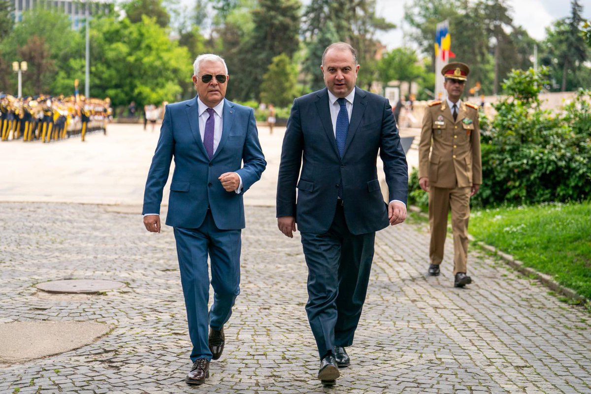 I welcomed 🇬🇪 Defense Minister Irakli Chikovani to discuss Black Sea security amid 🇷🇺 war of aggression in 🇺🇦, 🇬🇪 European path&bilateral cooperation. 🇷🇴 strongly backs Georgia’s 🇪🇺 aspirations and the importance of continued reforms to strengthen its progress toward membership.