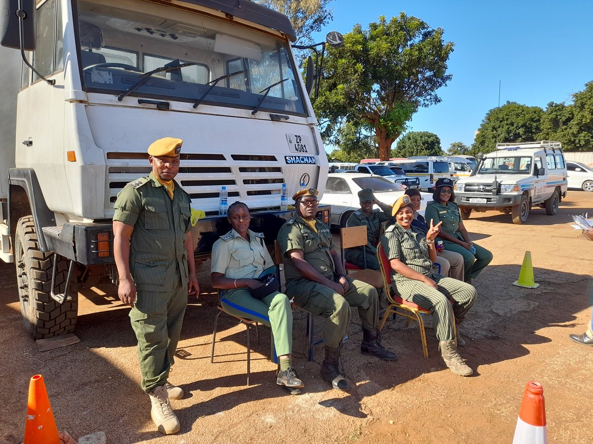 SFODonoghueUK's tweet image. Zambia Police Service Driving instructors are building officer driving confidence for the UN Driving Assessment. Ready to prepare officers to go to peacekeeping missions. @UKinZambia @BPST_A #ukcssf