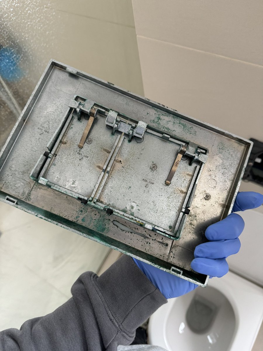 JC_Plumbing's tweet photo. @GeberitUK hi do you have the part codes for a new flush valve and flush plate please ? https://t.co/mXTpyYG4MO