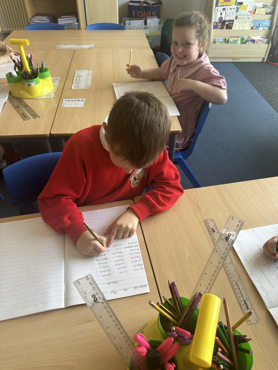 Practicing our spellings in different ways today @PrimaryGreat #gcpenglish