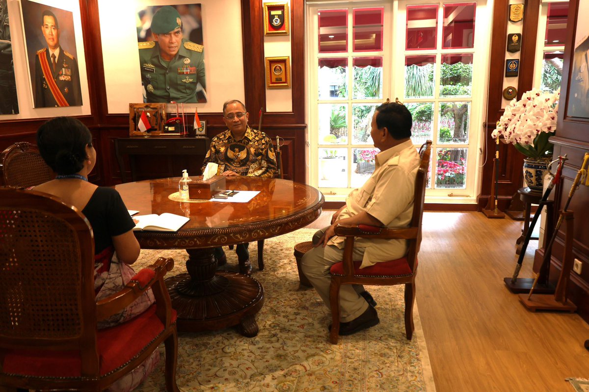 “Saya yakin Yang Mulia mampu meningkatkan kerja sama serta membina hubungan harmonis antara kedua negara. Kementerian Pertahanan siap bekerjasama,” kata Menhan Prabowo.