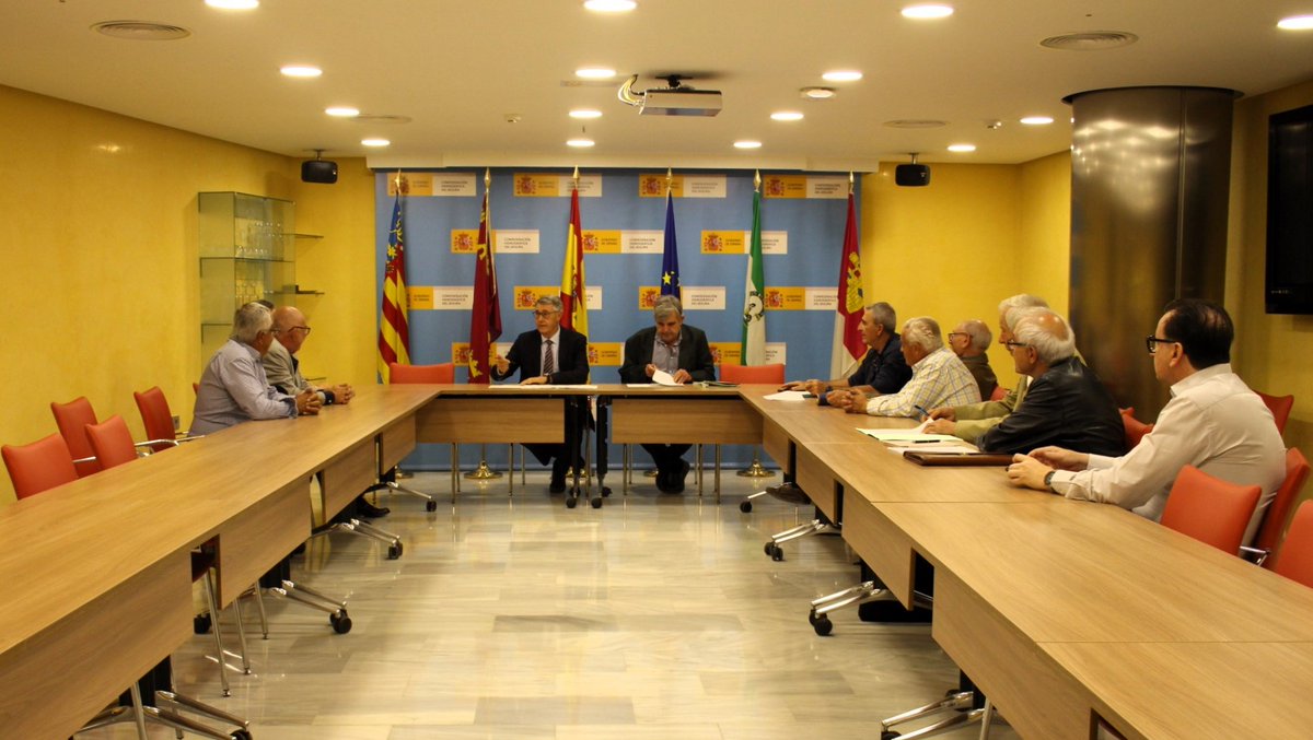 El presidente de la CHS mantiene una reunión con la SAT Los Guiraos chsegura.es/es/confederaci…