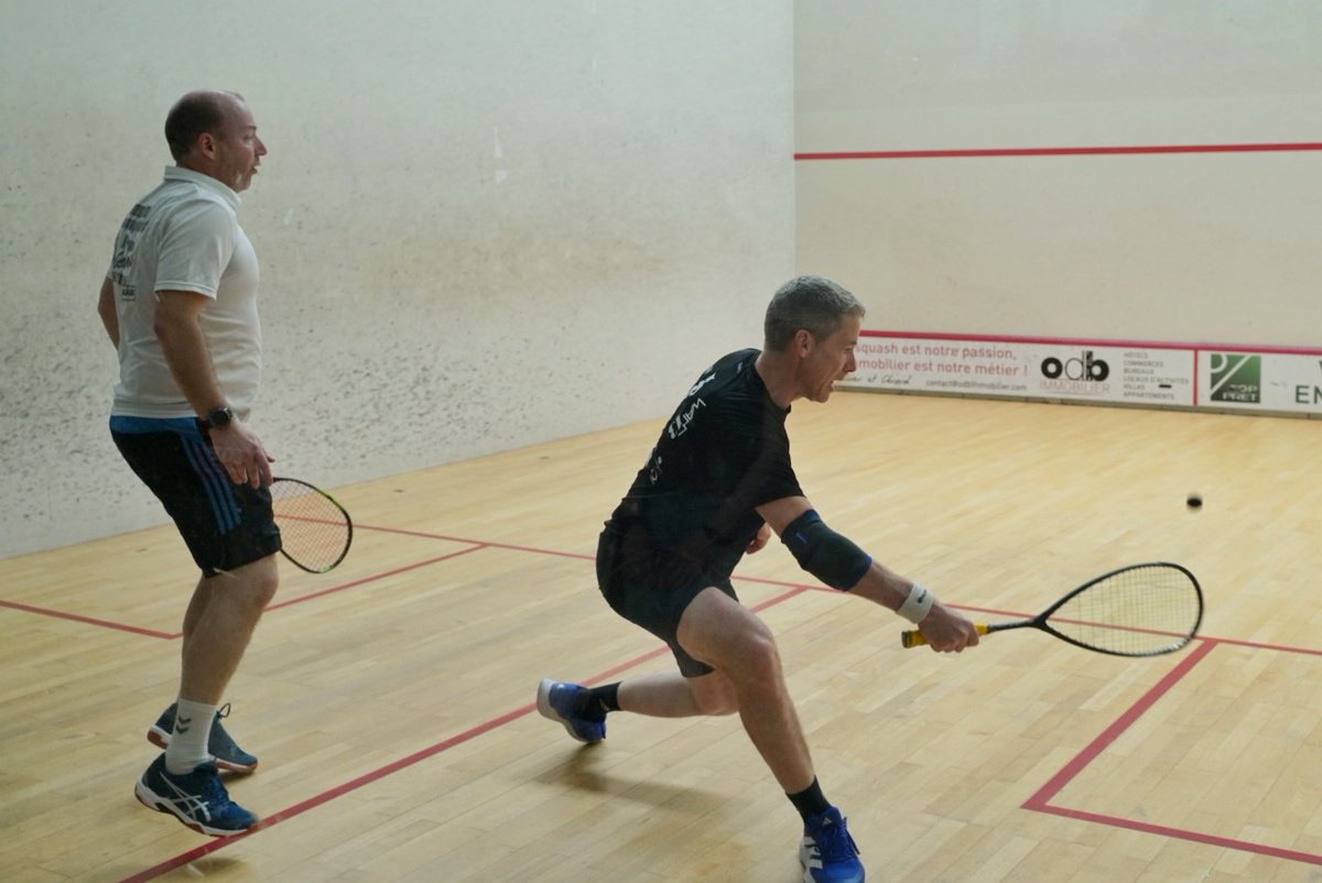 Les championnats de France vétérans de squash rassemblent près de 250 joueurs qui s'affrontent jusqu'au 12 mai. Sur les courts de Topfit #Antibes et Riviera Squash, la compétition est intense avec 600 matchs joués. Qui décrochera le titre? Réponse samedi et dimanche...