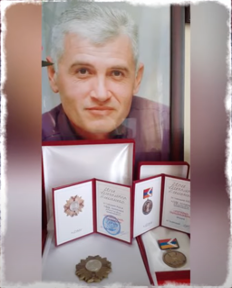 Ara Vladimiri Balayan. Fallen hero

1976 - Oct 31 2020. Born in Martuni #Artsakh. Father of 2 children. Left his burning tank and continued to fight to the last breath. Fought and was killed defending his home and homeland

youtube.com/watch?v=75K6Yn…