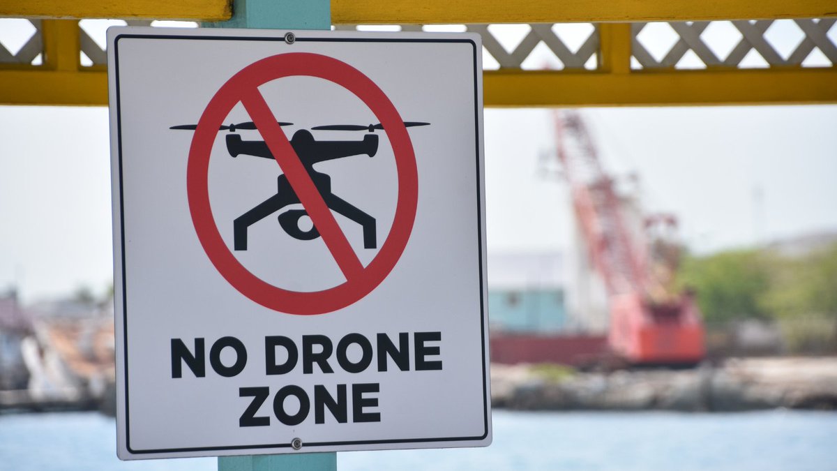 Für den #Hafengeburtstag besteht ein Drohnenflugverbot mit einem Radius von 1850 Meter um den Bahnhof Landungsbrücken und einer Höhe von 1000ft. Geltungsdauer: 📅09. – 11. Mai (10 – 0 Uhr) 📅12. Mai (10 – 21 Uhr) Wir weisen weiterhin auf die Vorschriften zum Betrieb von…