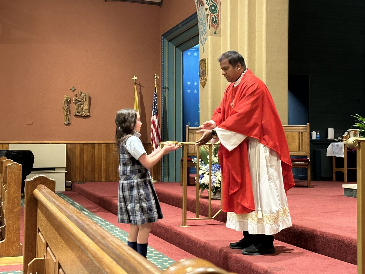SAS also attended Mass on Friday in honor of the First Friday of May 🙏 Shout out to 3B for hosting. Great job! #WeAreSAS #RCAB #OneCommunityOneSchool #RigorousCurriculum #FaithBased #CatholicSchool #AlwaysLearning #CatholicEducation #LoveThyNeighbor #LoveAndServe #ArlingtonMA