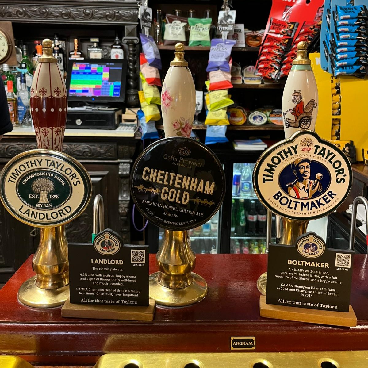 Landlord is now joined by Boltmaker at the beautiful Crown and Trumpet Inn, Broadway. Both are being looked after superbly well. Check out their retro Landlord pump clip.