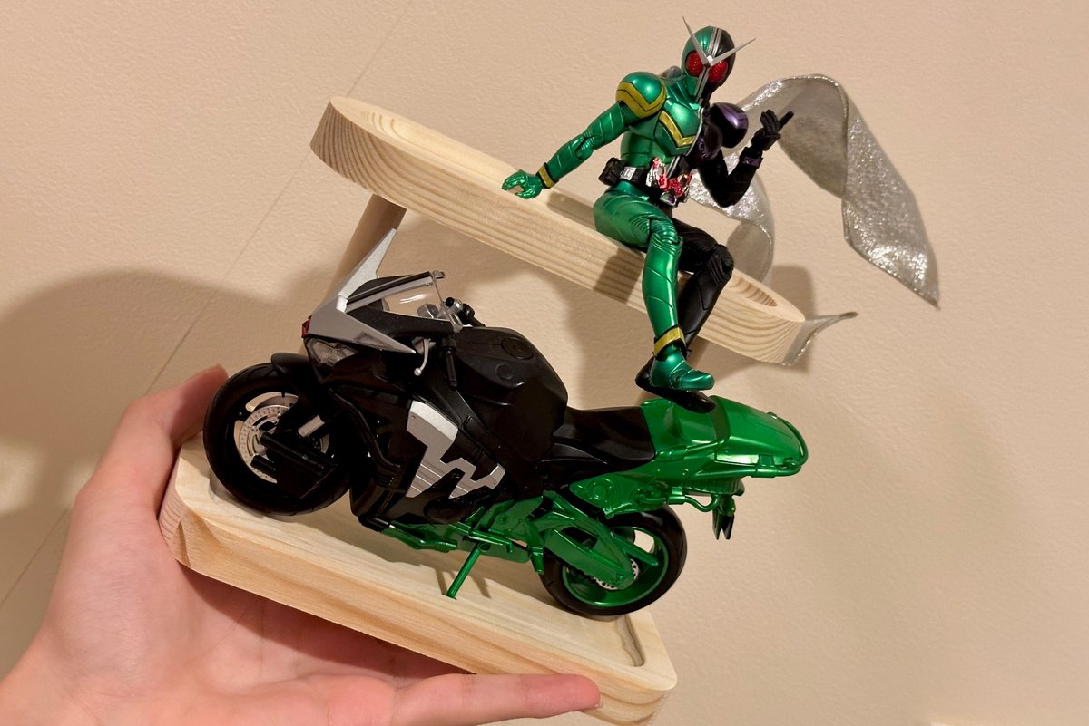 RIDERtatsumarn's tweet photo. ダイソーで買った
木製収納ラックが良すぎるから見て https://t.co/l1QUUu5vGu