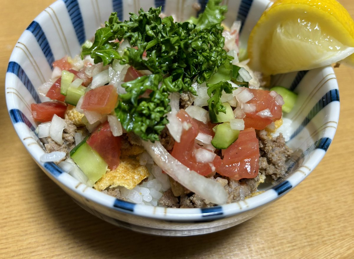 夫マジ私より料理の幅広くて凄すぎ、そして美味い。今日はタコライス〜トルティーヤ風も作っておった。