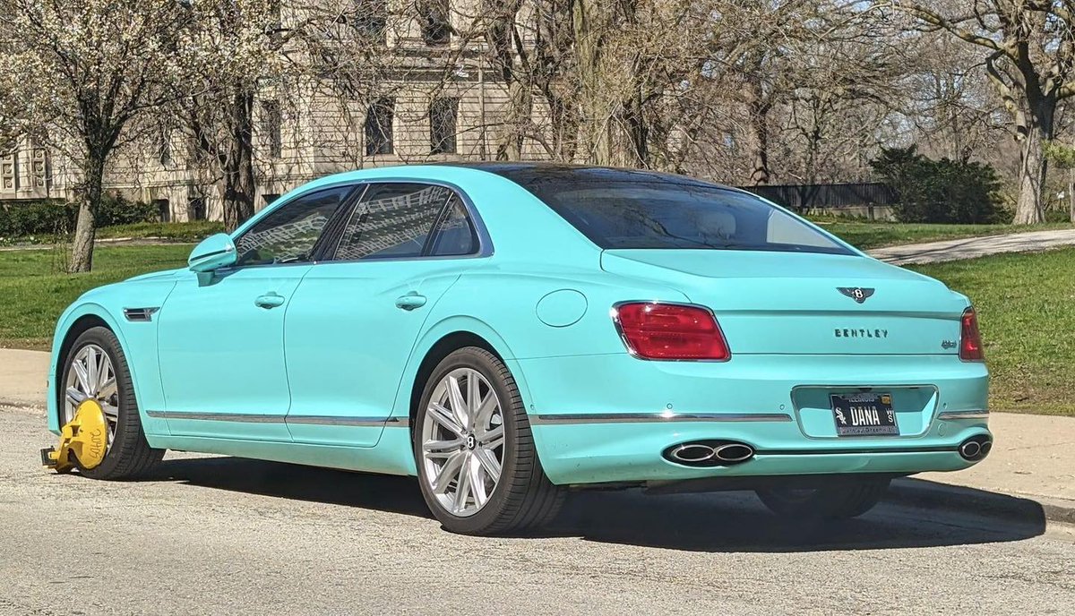 By the roadside Bentley Mulsanne