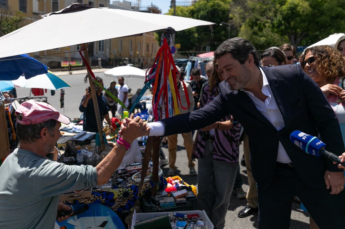 Ao contrário de outros, nós não fazemos política fechados em gabinetes, é na rua que gostamos de estar, junto do país real e dos portugueses comuns. Só assim faz sentido!