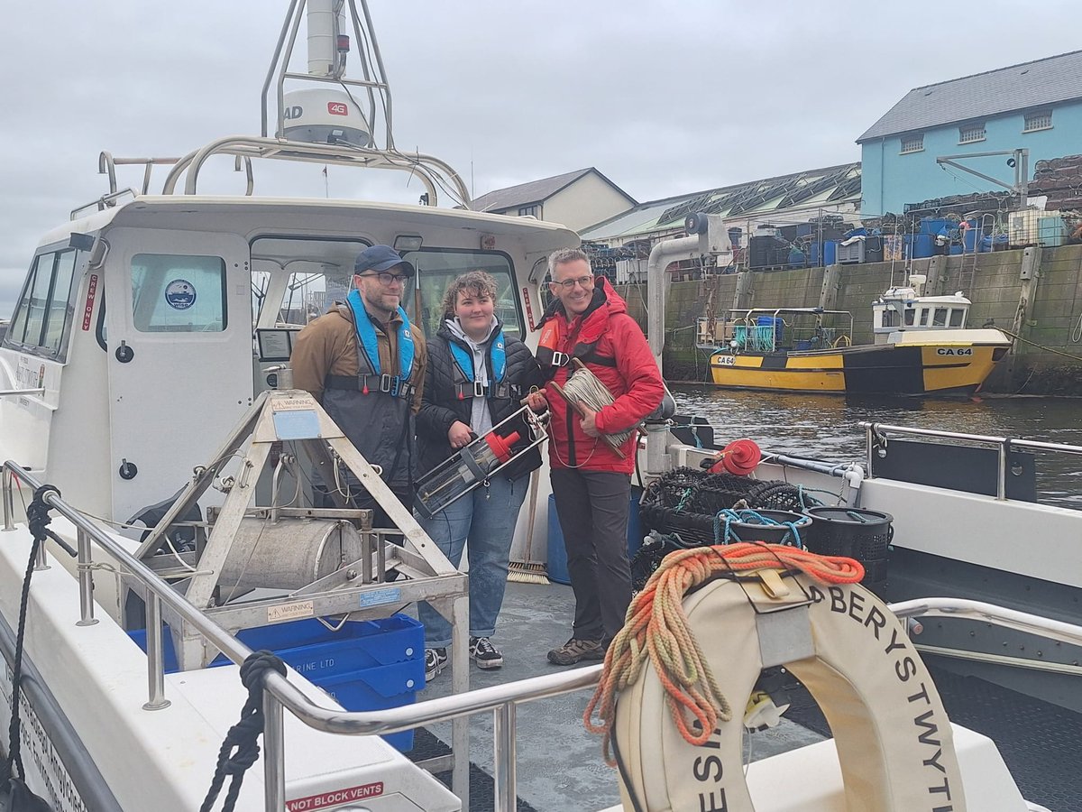 Thanks to @BBCJustinR and the BBC team for coming to speak to our @AberDLSAGB experts about rising sea temperatures and their eDNA sampling work. bbc.co.uk/news/science-e…