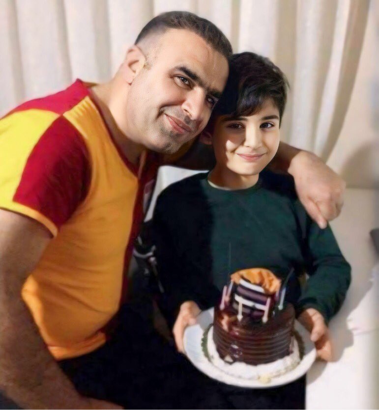 Şehit Polis Memuru Fethi Sekin'in oğlu Burak Tolunay Sekin, hayalini kurduğu Galatasaray formasıyla… Baban yaşasaydı seninle gurur duyardı kardeşim…