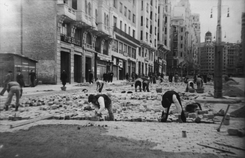 📷Obras en el tercer tramo de la Gran Vía, 1939. Fondo Martín Santos Yubero, ARCM.