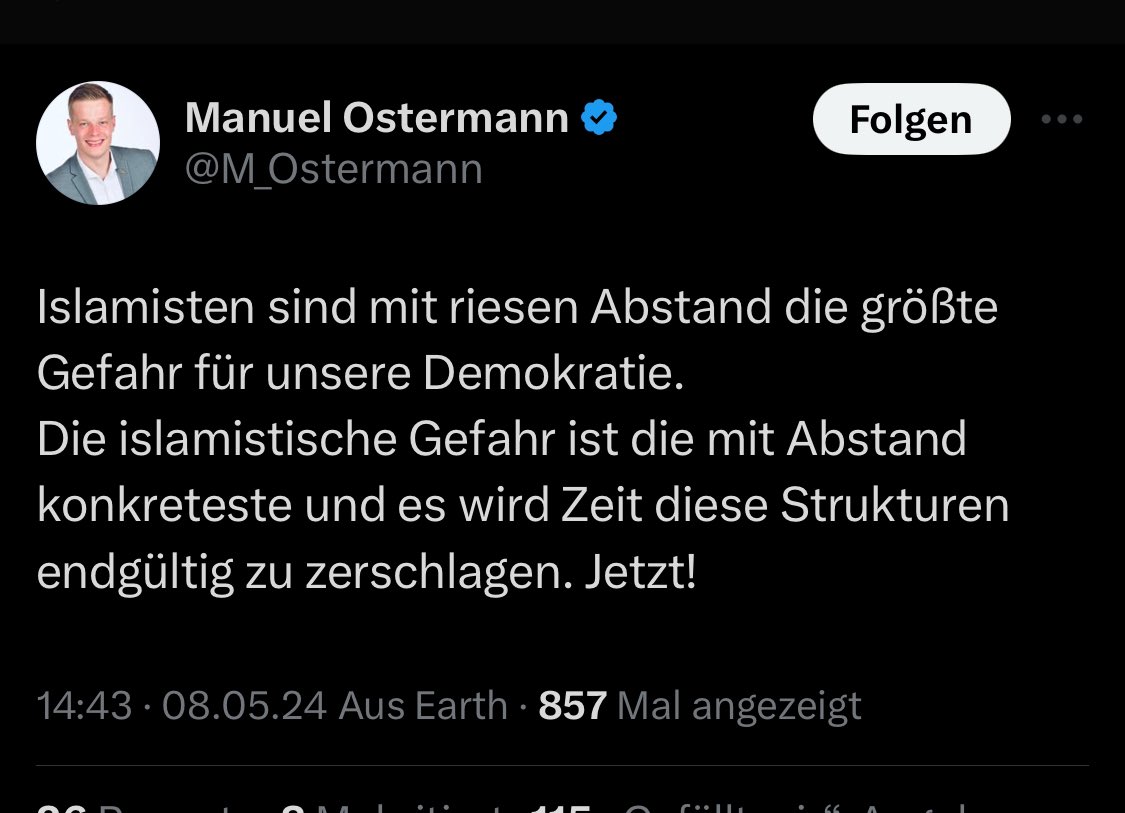Übrigens hat der als “Gewerkschafter” verkleidete rechte Aktivist @M_Ostermann kein Wort gesagt zu den brutalen Attacken auf dutzende Politiker. Warum? Weil die Täter Rechte waren - man will die eigene Klientel nicht verprellen. Stattdessen 👇 Personifiziertes #Polizeiproblem.