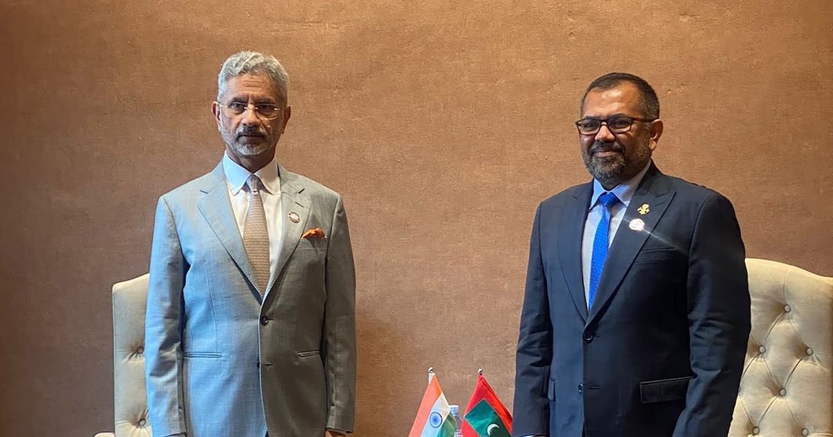 Maldivian Foreign Minister makes maiden visit to India amid simmering tensions dlvr.it/T6bMb1