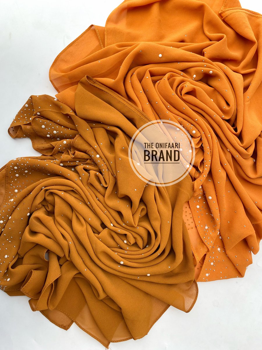 AjokeOnifaari's tweet photo. Your outfit gets better with our Rhinstone Chiffon scarf, Shop one or two for yourself today

Price:3,200 
Location:Ilorin
Nationwide Delivery 

Pls Rt https://t.co/ZeCoolttNA