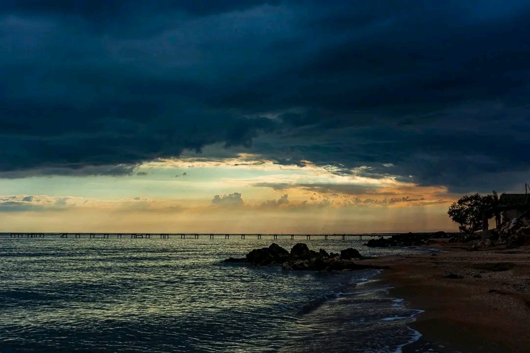 Bello atardecer en nuestra playa #Mayabeque, un hermoso paisaje para relajar el alma 
#Cuba.
#JuntosPorMayabeque 
#MelenaDelSur