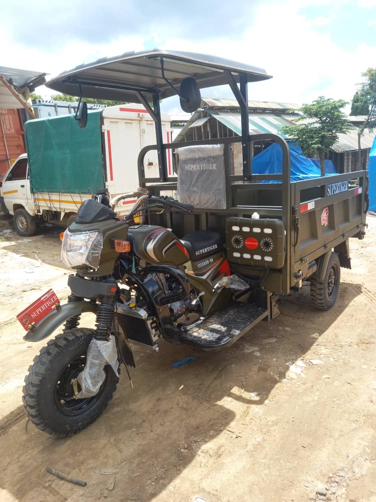 Super tiger guta Cc 250 Year 2024 Km 0 Gear 6 Inapiga tipper Price 5,800,000 Speed 120 Rejetor, inarudi Reverse,Hydraulic ya tipper Bei bila VAT Helment, koti,jeki,Spanner, radio Zipo mbezimwisho 0626010537 piga sasa