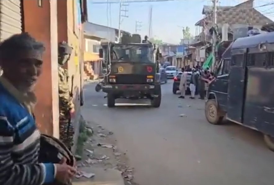 #Breaking: A fresh encounter started in Kulgam this afternoon as a third terrorist was spotted in the area. Two terrorists were neutralised in an encounter yesterday, in Kulgam.