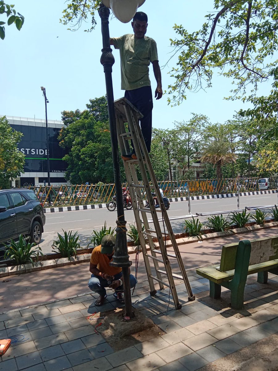 Regular checks and maintenance are being carried out for sidewalk lights to ensure safety and visibility on our roads. #CityMaintenance #SafetyFirst #BhubaneswarFirst