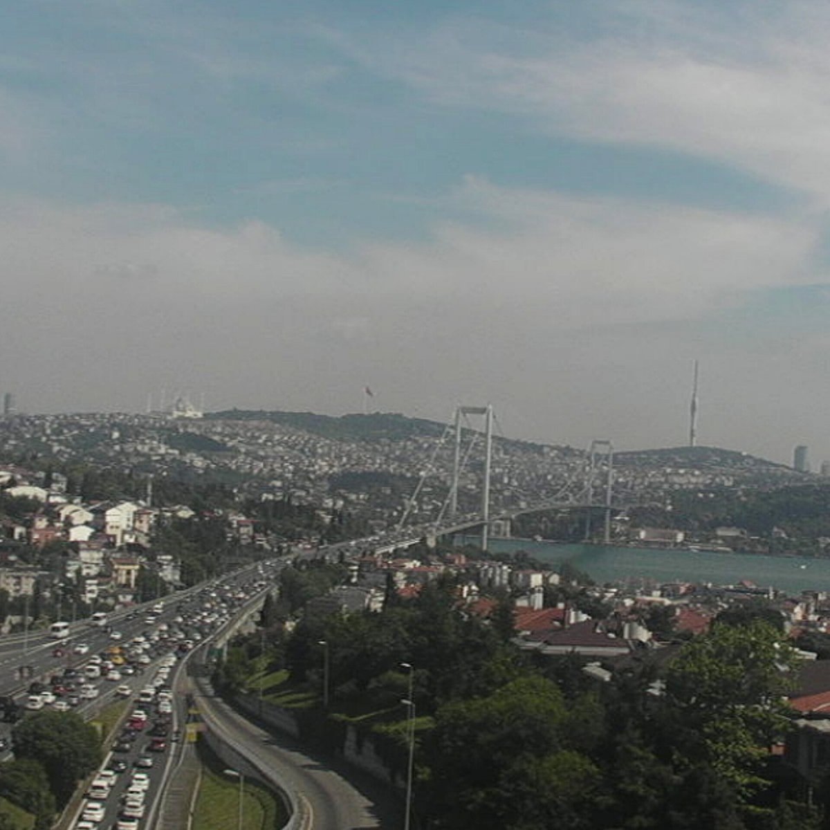 Farkında olamayabilirsiniz ama şu sıralar İstanbul ve İzmir arasında havada yoğun bir polen var. Bu durumu cuma Balkanlar ve poyraz ikilisi çözecek. Kendilerine güveniyoruz.