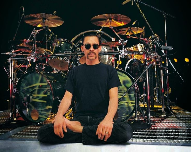 Wishing one of the greatest drummers in rock and roll history a very happy birthday! Alex Van Halen was born #OnThisDay in Amsterdam, Holland #VanHalen #ClassicRock