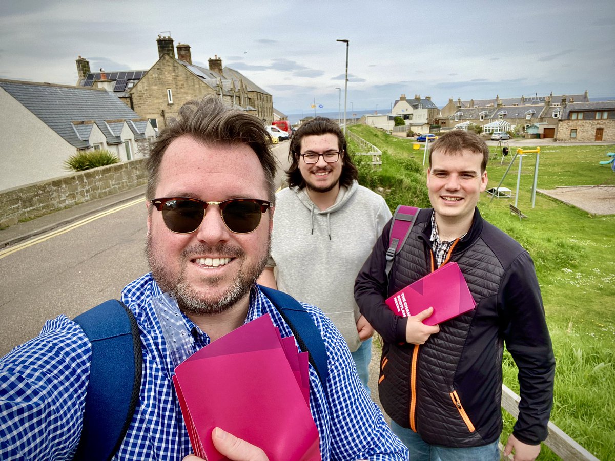 Nice day to be out on the #labourdoorstep in one of my favourite villages in the whole of Scotland. #HOPEman