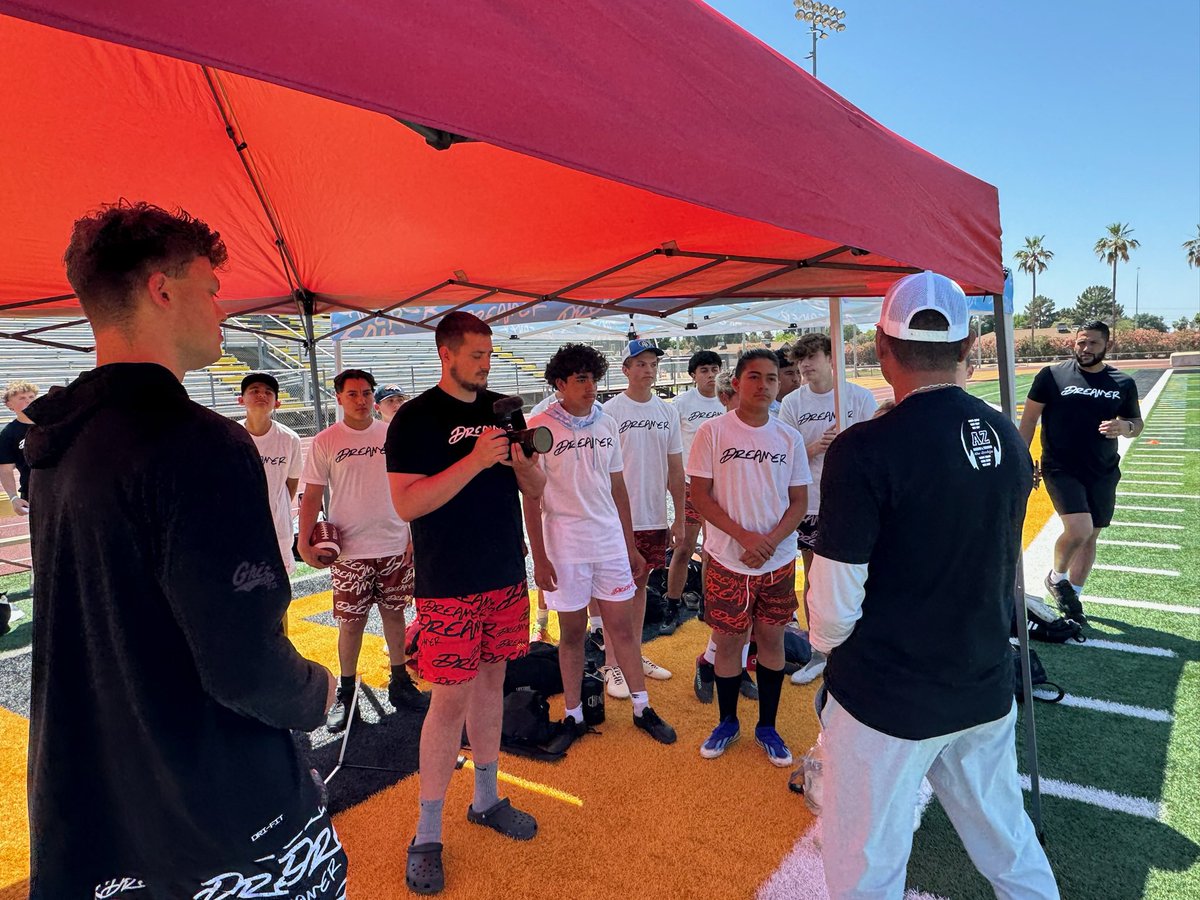 EWS CEO @Shaynegraham17 teamed up with @AZKicking to support @BotkinAdam’s 'Dreamers' kicking camp in Arizona last weekend.