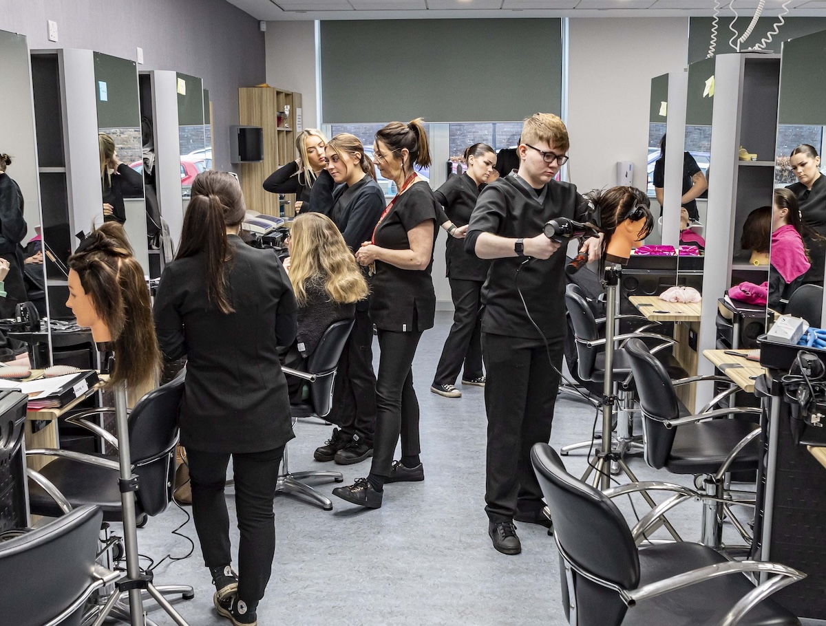 💇 Hairdressing at Borders College 💇 As a hairdresser, you influence your client’s social life and shape part of their personality. 💈 Enjoy our state-of-the-art learning environments and learn from our knowledgeable staff. 🟠 More: bit.ly/3TiNyxq #ApplyNow