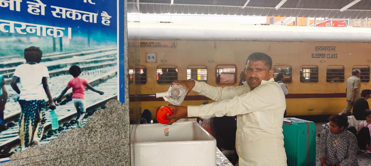 During the ongoing summer rush adequate availability of  drinking water is being ensured at water coolers and water booths and availability of packaged drinking water at stalls of New Delhi railway station.

#SummerSpecial