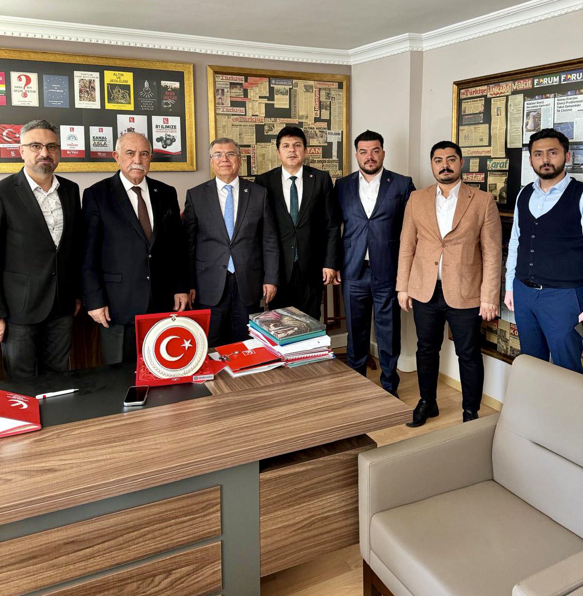 Kamu Birliği Konfederasyonu olarak Yeniden Refah Partisi Genel Merkezine ziyaret gerçekleştirdik.

Genel Başkan Yardımcısı Sn. Prof. Dr. Doğan Aydal Bey ve Genel Başkan Yardımcısı Sn. Fatih Uğurlu Bey’e nazik kabulleri için teşekkür ediyorum.