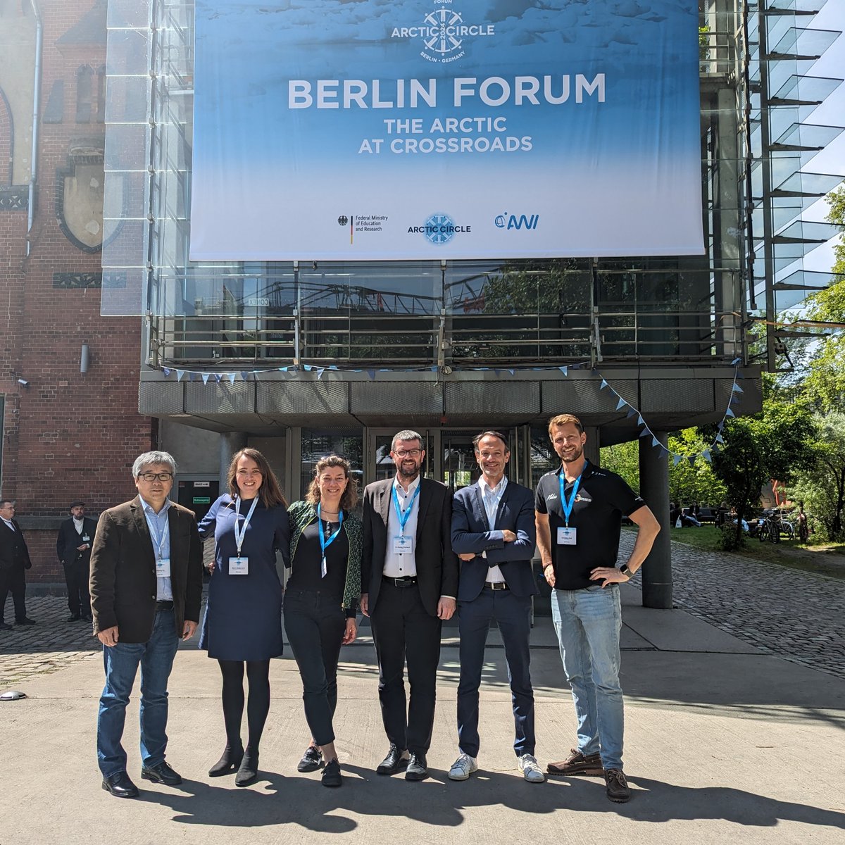 Besides Arctic research, policy and health, the Arctic Circle Berlin Forum is about vibrant exchanges among professionals in polar and ocean-related fields, including ministries, scientists, and sailors. ⛵ #teammalizia