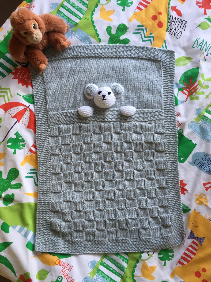 Still my most popular baby blanket!  It is made to order in any colours you choose 😍  Pretty gift for a new #baby 💕 

bitzas.etsy.com/listing/268649…

#firsttmaster #UKCraft #MHHSBD