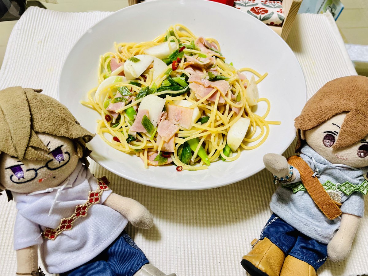 今日は寄り道せずにおウチご飯

菜花とカブとワケギ、ベーコンのペペロンチーノ

菜花とカブって合うね☺️

#いっちゃんれいちゃん