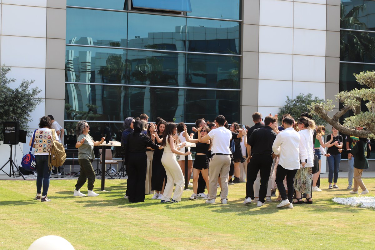 İzmi Bakırçay Üniversitesi Hukuk Topluluğu ve İzmir Bakırçay Üniversitesi Müzik Topluluğu'nun iş birliğiyle organize edilen 'Bi' Kuple Müzik' etkinliği gerçekleşti. 🎤🎼🥳 #izmirbakırçayüniversitesi