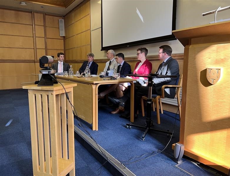 Great to join a panel discussion on net zero and delivering better local action with @psud12 @rail_guns @thomasnhale @alexsobel @Christophammond at @StAntsCollege last night- as part of the Visiting Parliamentary Fellowship programme with @Politics_Oxford #MissionZero