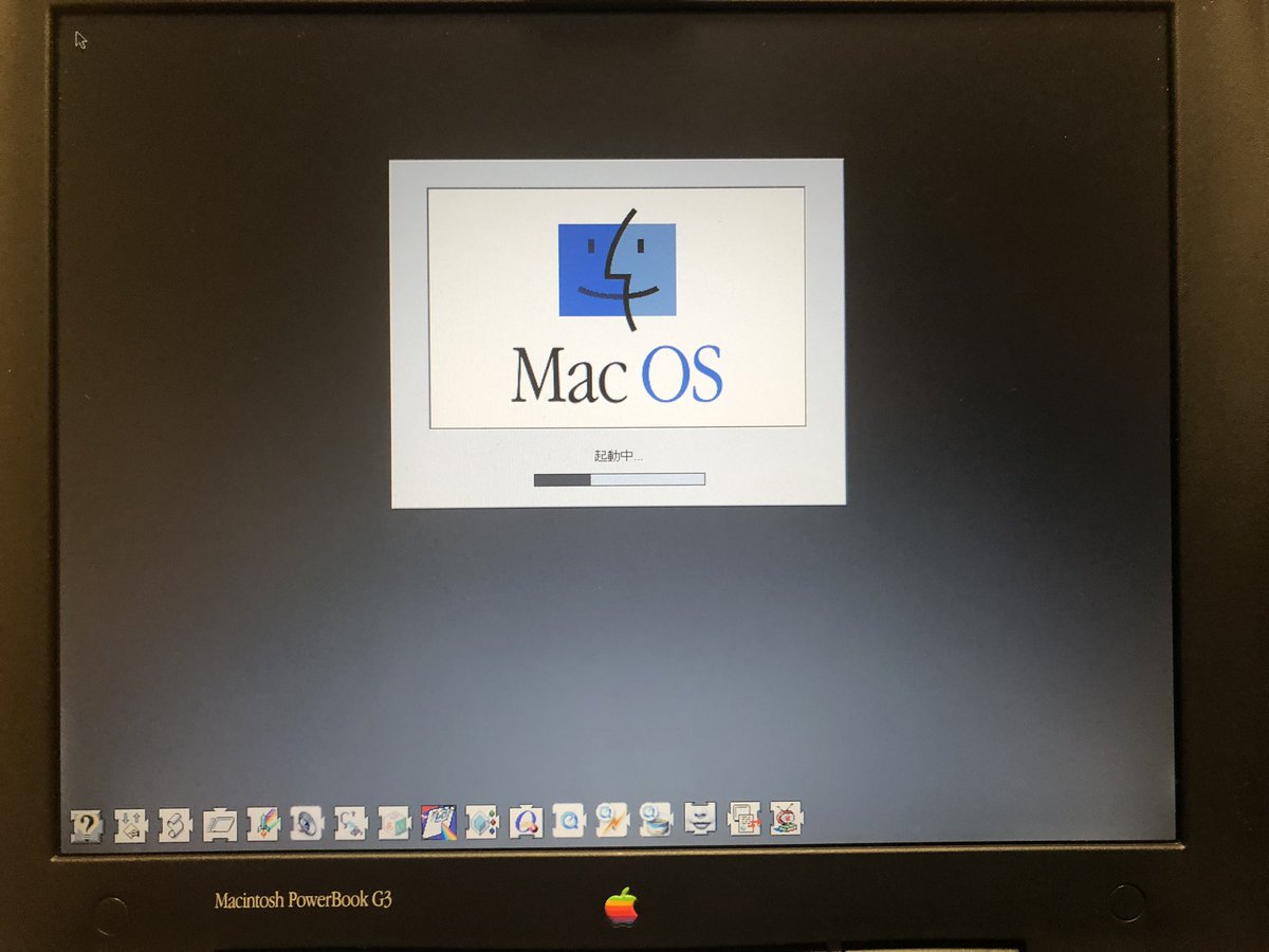f1olympic_poker's tweet image. 起動した！！！
過去のHDD交換で取り外した方のディスクで起動できた！
壁紙も1998年版で懐かしい。。
なお、UIはKaleidoscopeでカスタマイズしており、BeOS風です。
#powerbookg3 #powerbook
#Apple #Mac #Macbook