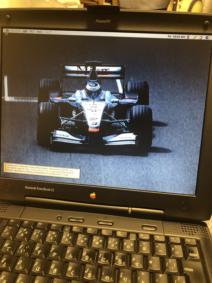 f1olympic_poker's tweet image. 起動した！！！
過去のHDD交換で取り外した方のディスクで起動できた！
壁紙も1998年版で懐かしい。。
なお、UIはKaleidoscopeでカスタマイズしており、BeOS風です。
#powerbookg3 #powerbook
#Apple #Mac #Macbook