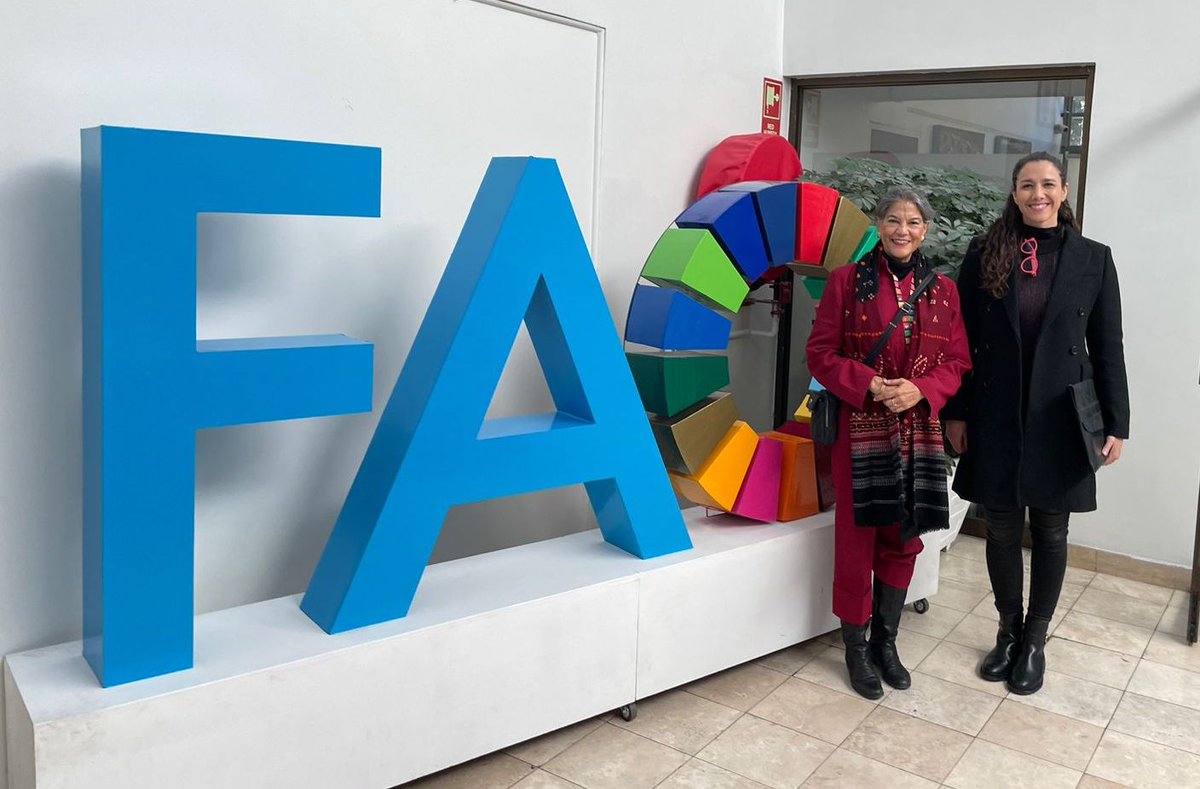 Durante su misión por 🇨🇱 Lynnette Neufeld, directora de Nutrición de @FAO, y Eve Crowley de @FAOChile, se reunieron con la subsecretaria @AlbagliAndrea y la sec. ejecutiva de @EligeVivirSano @paularojas_o para analizar desafíos en el acceso físico y económico a dietas saludables.