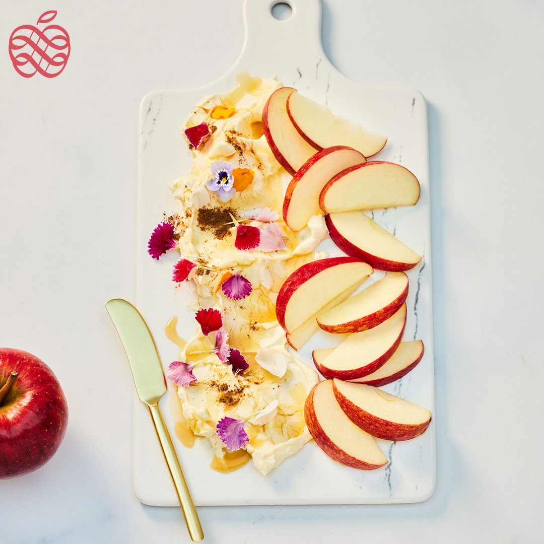 EnvyApples's tweet photo. Indulge in a touch of sweetness with our Floral Envy™ Cream Cheese Board! 🌸✨🍎 Perfect for any occasion! Share this lovely treat with someone special and make moments even brighter.
https://t.co/Xzu8LkzCLv
#EnvyApple #apples #springrecipes https://t.co/va8DfFIpiS