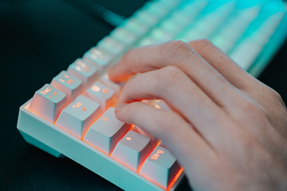 EntropyGaming's tweet photo. Egal ob mechanisch, halb-mechanisch, kabelgebunden oder kabellos. ⌨️ https://t.co/t6Jmv0Fwwm