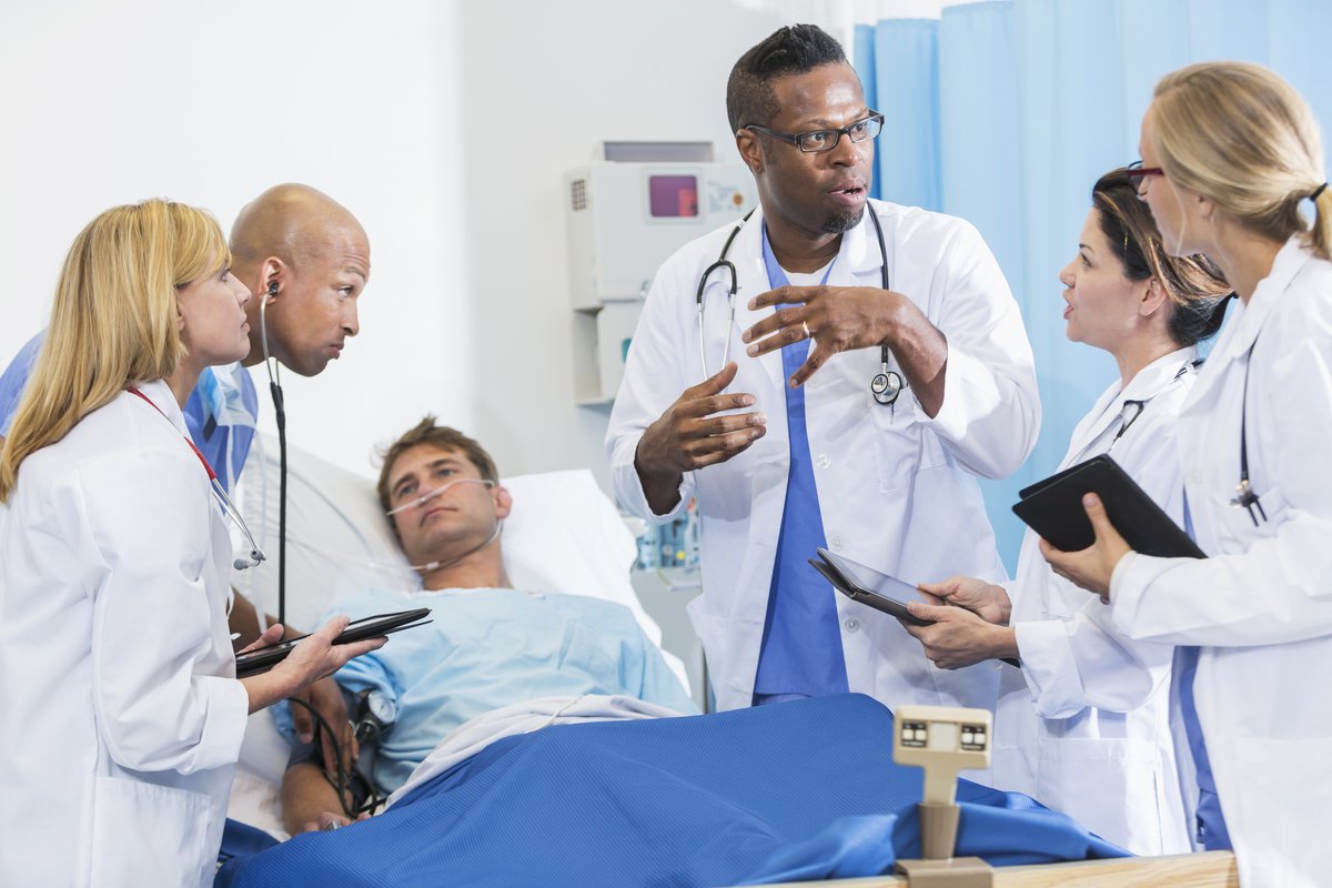 Authors describe mechanisms of near-peer learning in longitudinal clerkships at <a href="/NUFeinbergMed/">Northwestern Feinberg School of Medicine</a> that promote the developmental trajectories of undergraduate #medstudents from nascent clinicians to more seasoned practitioners in this new study: ow.ly/H1QL50RuZaS. #MedEd