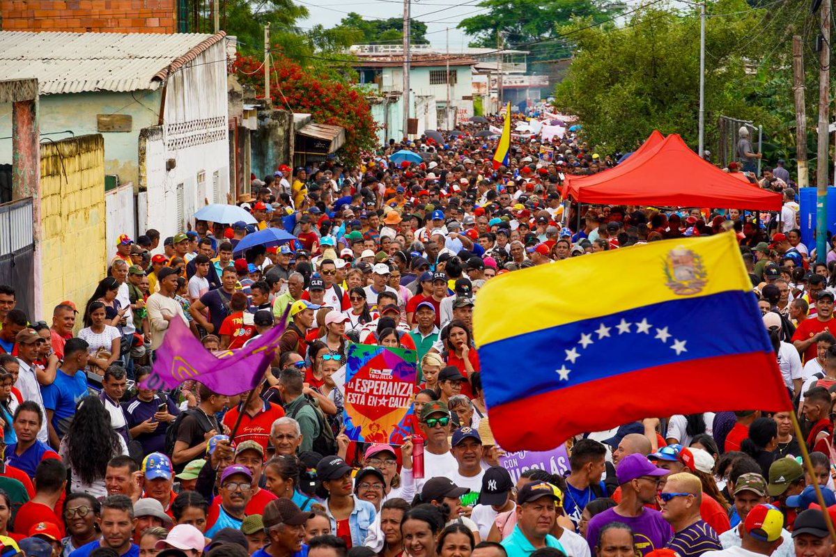 🔥🔥🔥TRUJILLO - SABANA DE MENDOZA 🔥🔥🔥

Pueblo trujillano desbordó las calles del Municipio Sucre, en respaldo al Presidente @NicolasMaduro y contra las sanciones ilegales impuestas por el imperio.

#ConChávezYMaduroPaLaCalle 
#NadieDetieneAlPuebloValiente 

@dcabellor…