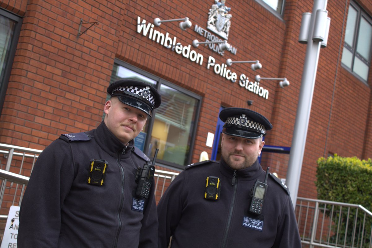 Two Metropolitan Police officers who chased an armed man after he sprayed one of them with ammonia have been nominated for the National #PoliceBravery Awards. Congratulations to PC Samuel Goard and PC George Garner facebook.com/MetFederation/…