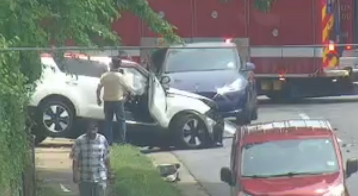 New: S. Glebe Road shut at S. 19th Street as @ArlingtonVaFD and @ArlingtonVaPD handle what appears to be a three-vehicle crash. #safety #crash #collision #accident #Arlington #traffic