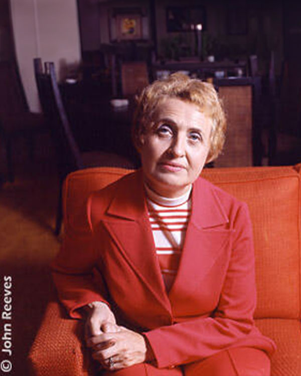 #CanadianJewishHeritageMonth Ms. Simma Holt was a Canadian journalist, an author, and the first Jewish woman elected to the House of Commons of Canada. She was the MP for Vancouver Kingsway from 1974 to 1979.