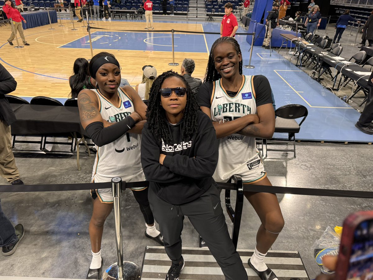 Yesterday I was fortunate to witness 4 of my former players do what they love! 3 on the court and one in her PROfession! I am grateful! #NoCeilings ❤️💙