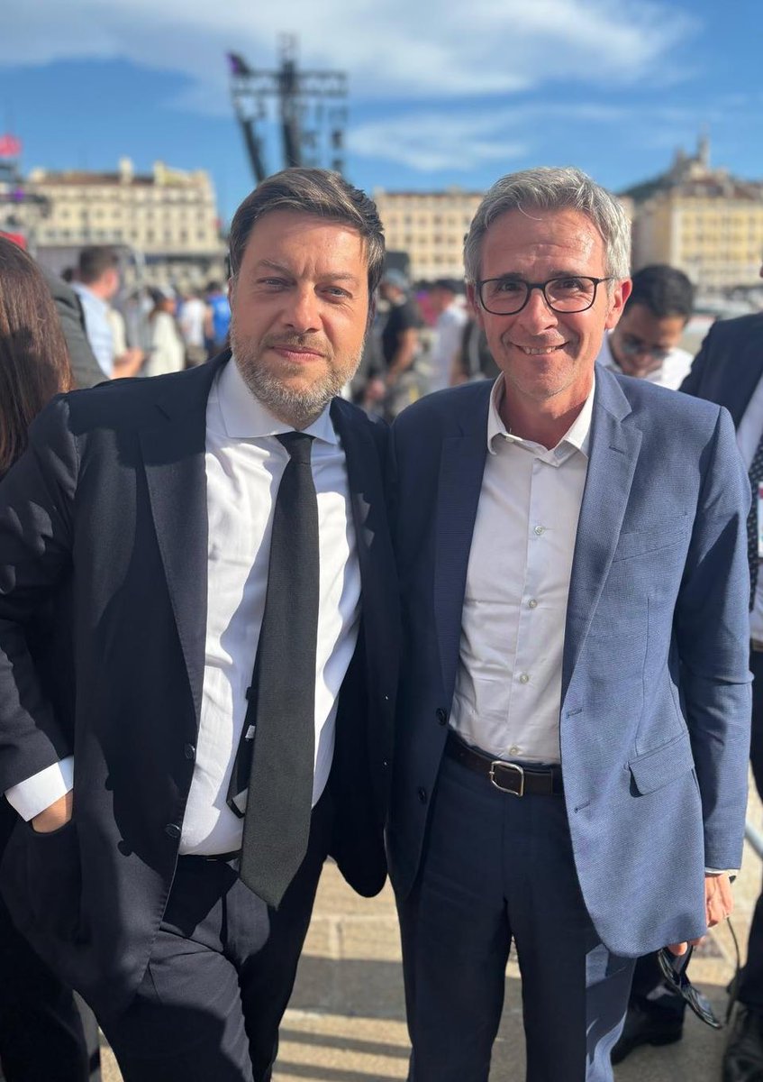 Cher <a href="/BenoitPayan/">Benoît Payan</a>, quel beau symbole de voir la #FlammeOlympique débarquer du Belem à Marseille. 

Ta ville, ouverte sur la mer, ouverte sur le monde, riche de sa diversité et de ses multiples cultures. Marseille et la Seine-Saint-Denis ont beaucoup en commun. 

Tu inaugures le